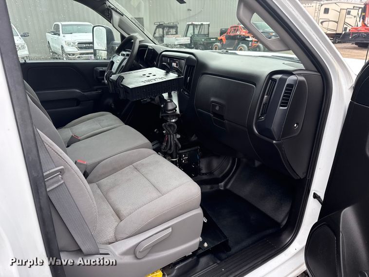 image for item EG1826 2015 Chevrolet Silverado 3500HD utility bed pickup truck