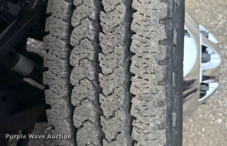 image for item EG1826 2015 Chevrolet Silverado 3500HD utility bed pickup truck