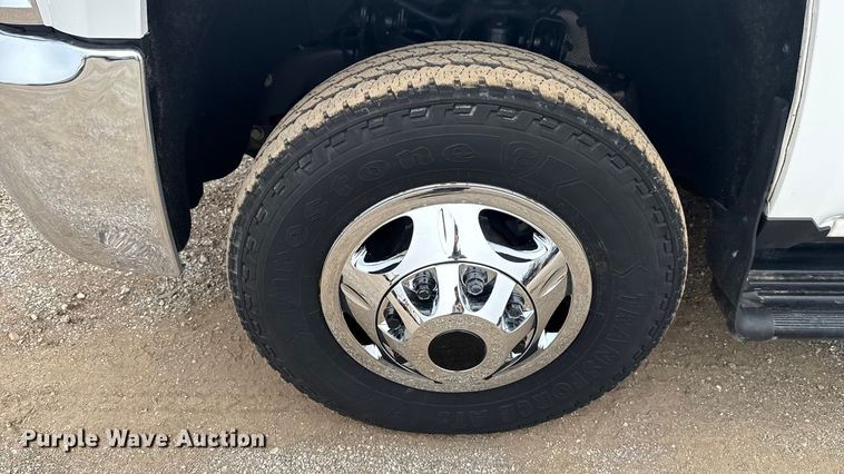 image for item EG1826 2015 Chevrolet Silverado 3500HD utility bed pickup truck