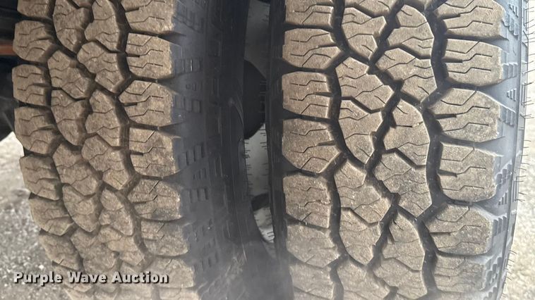 image for item EG1826 2015 Chevrolet Silverado 3500HD utility bed pickup truck