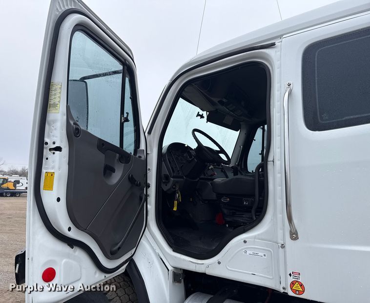 image for item EG1827 2010 Freightliner Business Class M2 crane truck