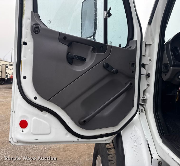 image for item EG1827 2010 Freightliner Business Class M2 crane truck