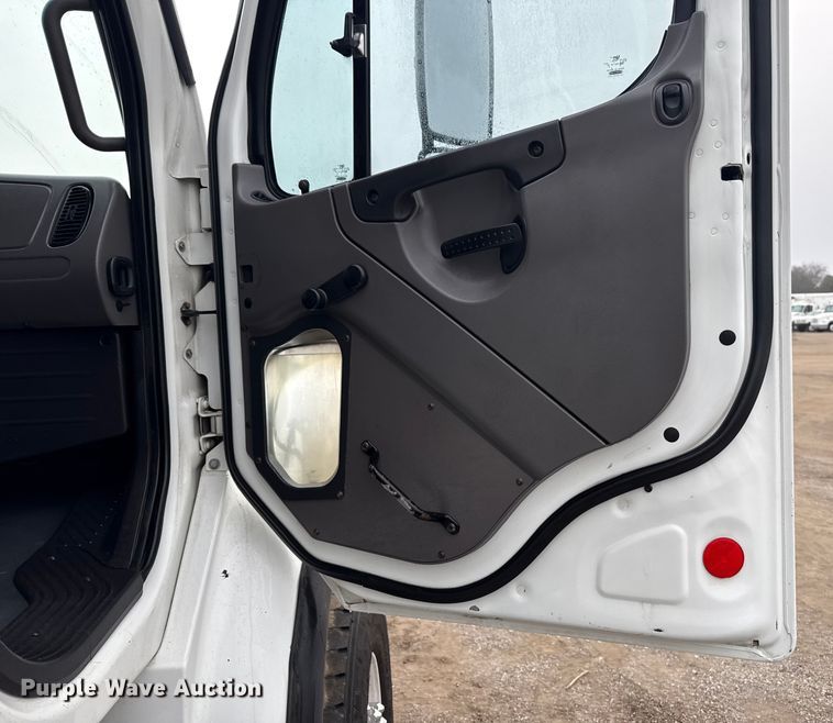 image for item EG1827 2010 Freightliner Business Class M2 crane truck