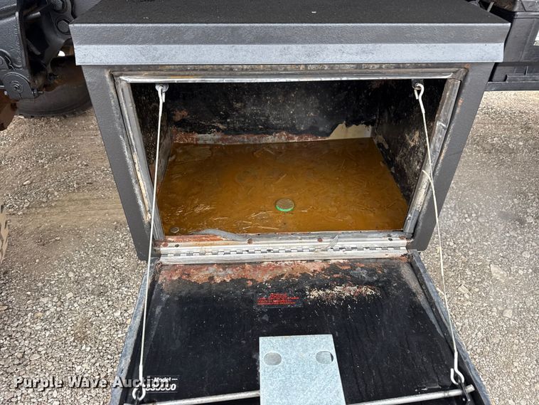 image for item EG1840 1998 Ford F700 dump truck