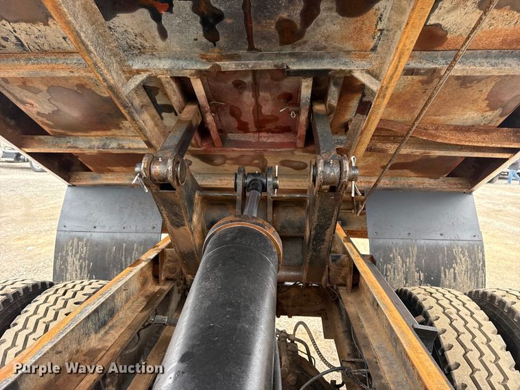 image for item EG1840 1998 Ford F700 dump truck