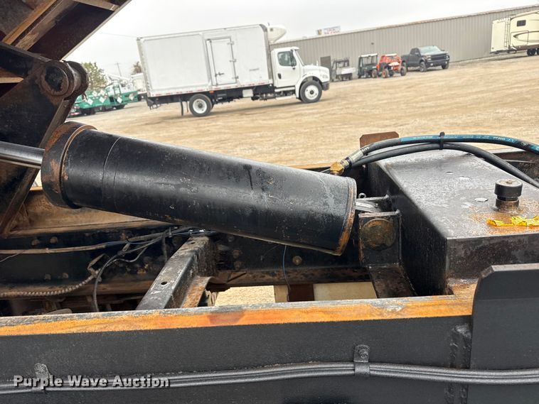 image for item EG1840 1998 Ford F700 dump truck