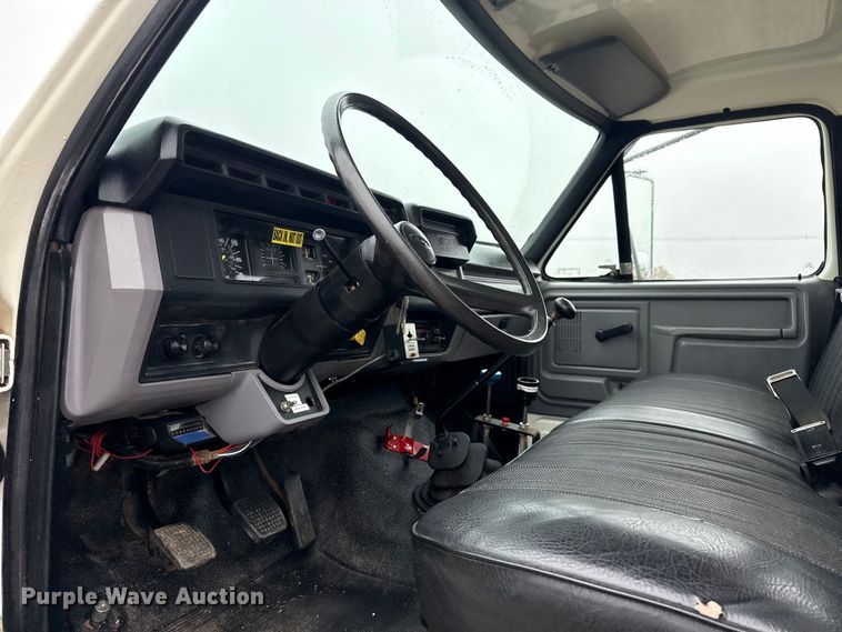 image for item EG1840 1998 Ford F700 dump truck