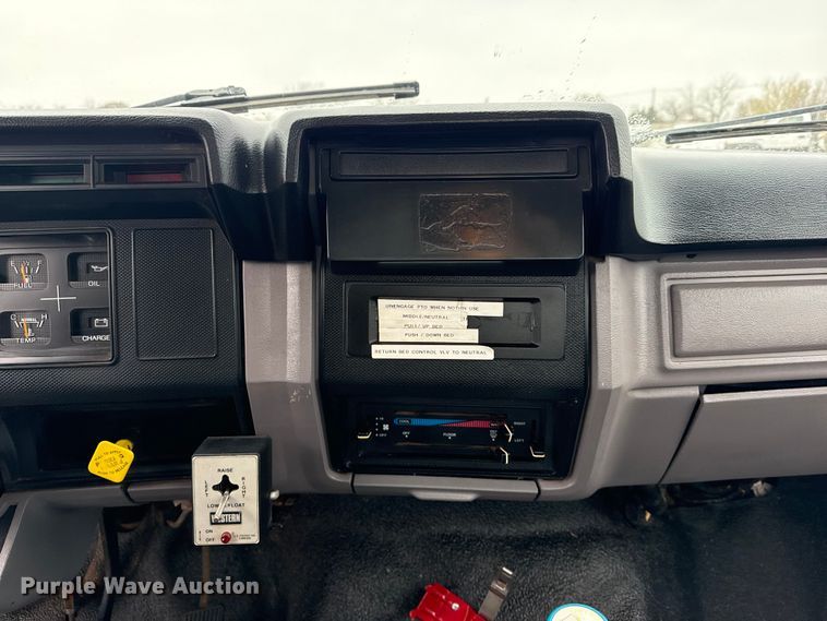 image for item EG1840 1998 Ford F700 dump truck