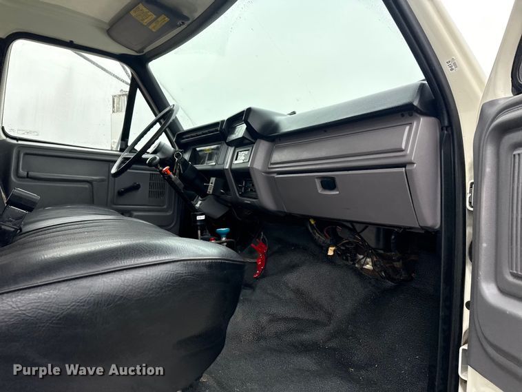 image for item EG1840 1998 Ford F700 dump truck