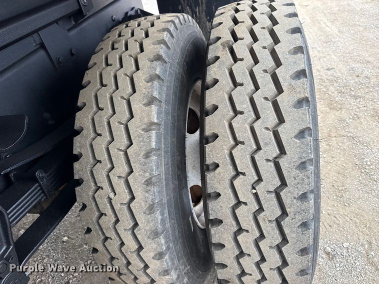 image for item EG1840 1998 Ford F700 dump truck