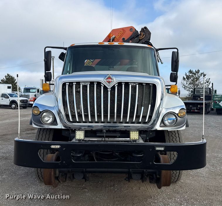 image for item EG1844 2011 International 7500 crane truck