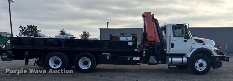 image for item EG1844 2011 International 7500 crane truck