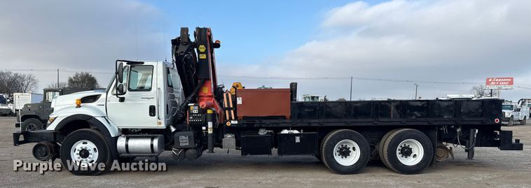 image for item EG1844 2011 International 7500 crane truck