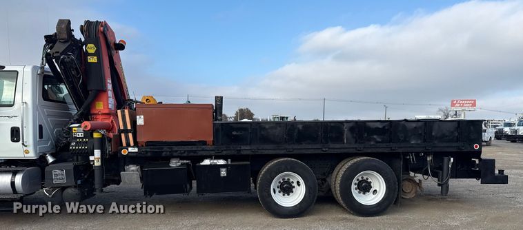 image for item EG1844 2011 International 7500 crane truck