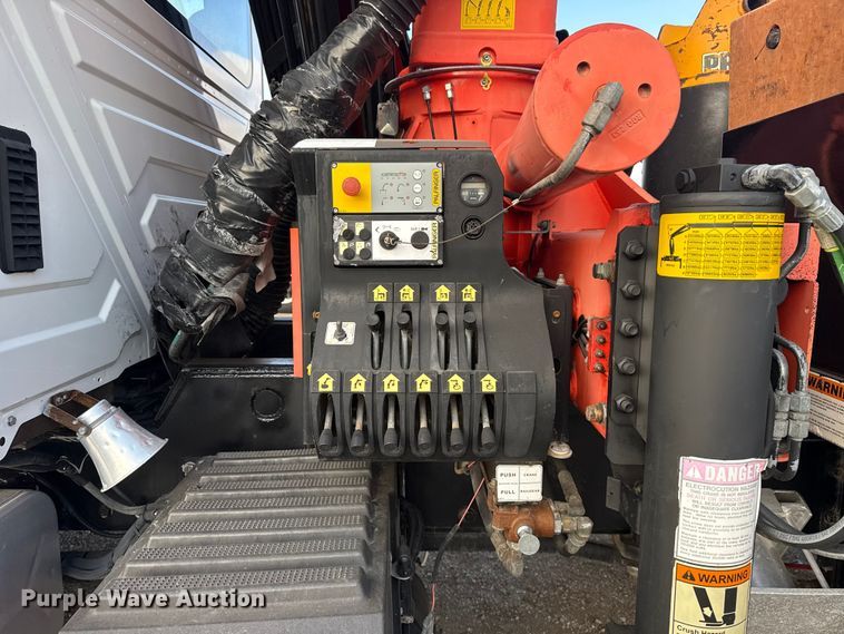 image for item EG1844 2011 International 7500 crane truck