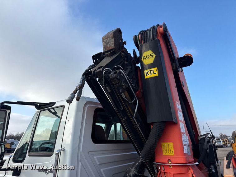 image for item EG1844 2011 International 7500 crane truck