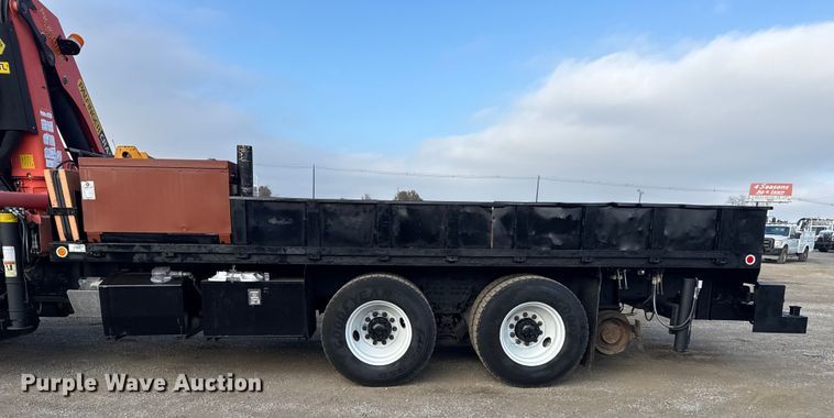 image for item EG1844 2011 International 7500 crane truck