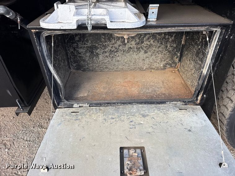 image for item EG1844 2011 International 7500 crane truck