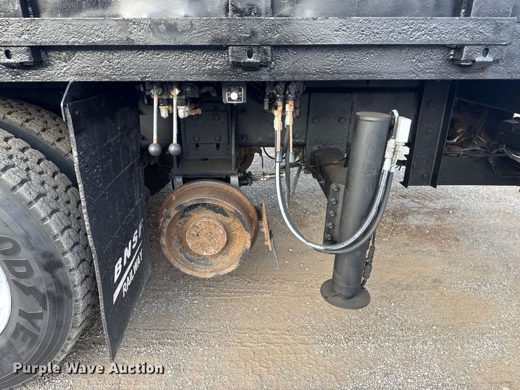 image for item EG1844 2011 International 7500 crane truck