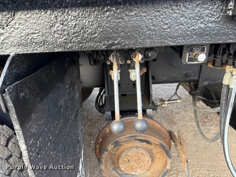 image for item EG1844 2011 International 7500 crane truck