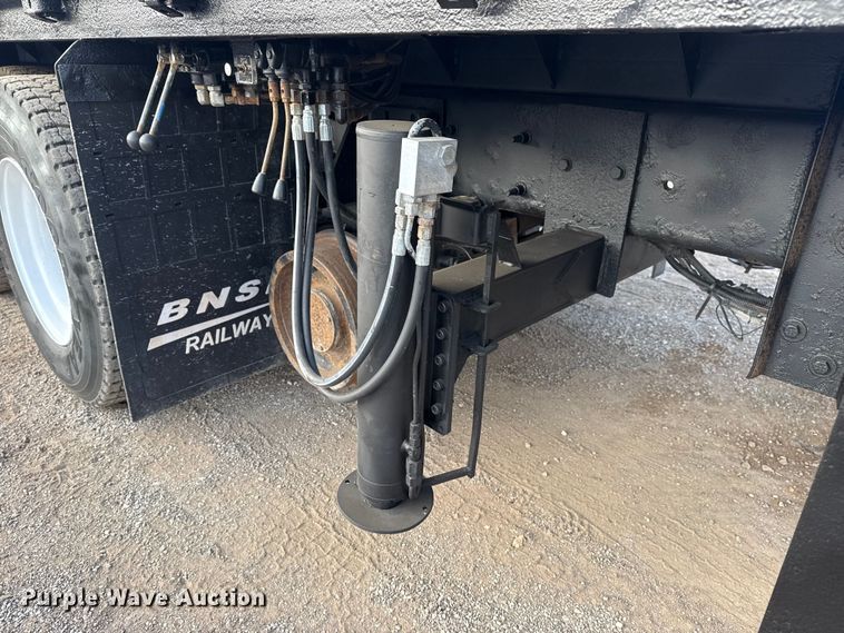 image for item EG1844 2011 International 7500 crane truck