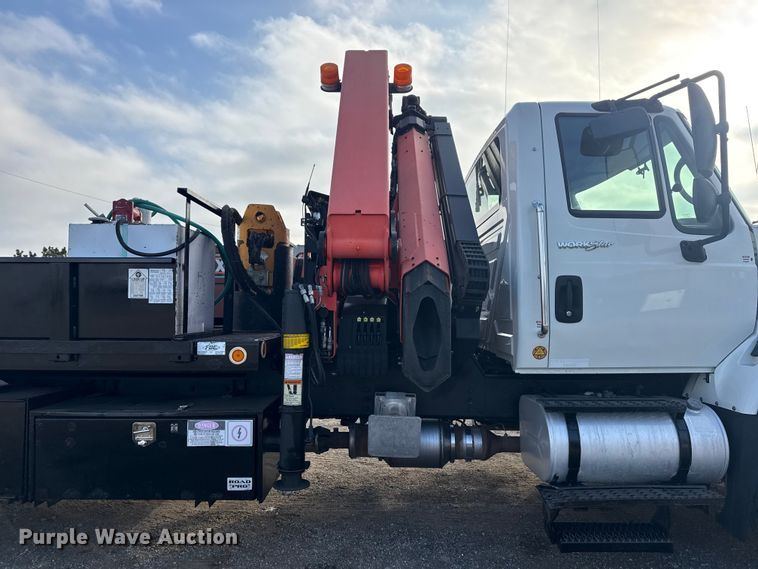 image for item EG1844 2011 International 7500 crane truck