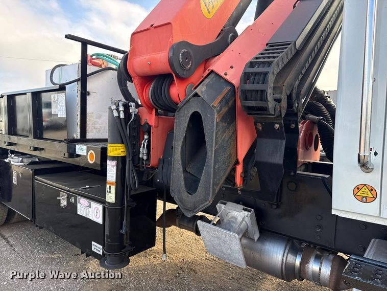 image for item EG1844 2011 International 7500 crane truck