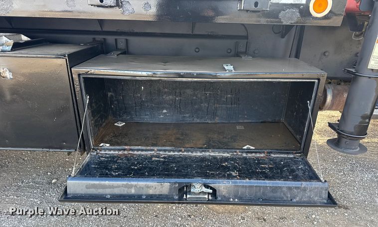 image for item EG1844 2011 International 7500 crane truck