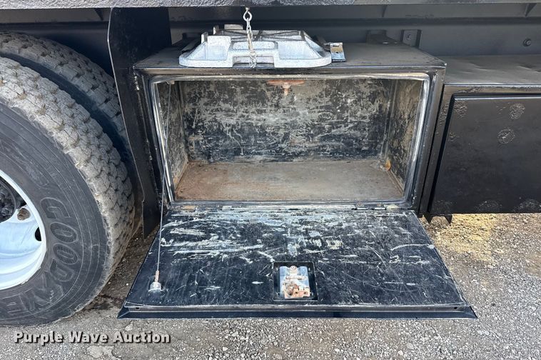 image for item EG1844 2011 International 7500 crane truck