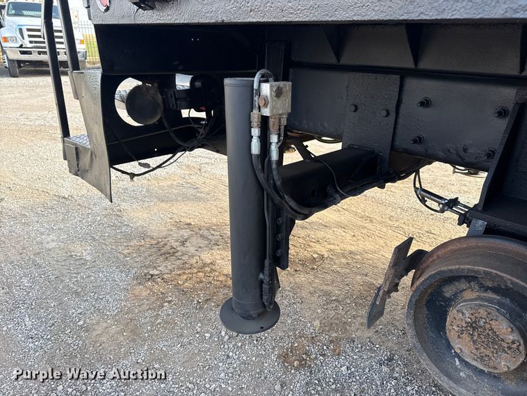 image for item EG1844 2011 International 7500 crane truck