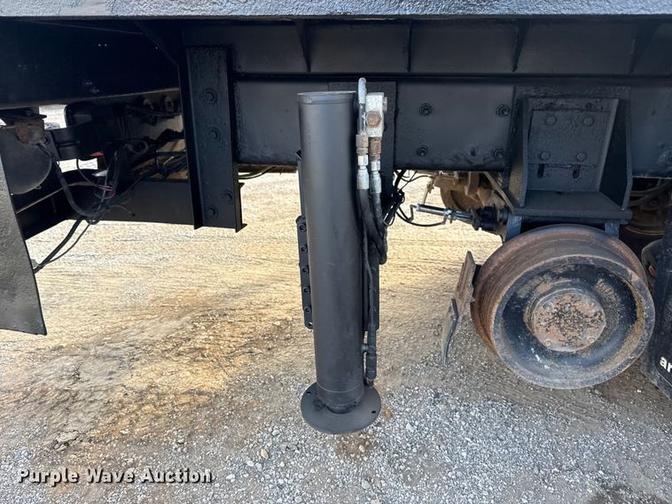 image for item EG1844 2011 International 7500 crane truck