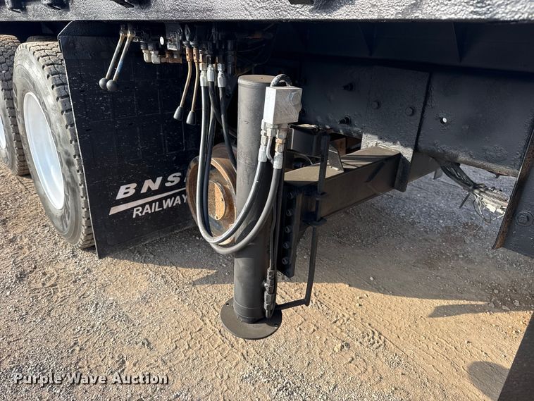 image for item EG1844 2011 International 7500 crane truck