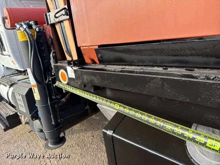 image for item EG1844 2011 International 7500 crane truck