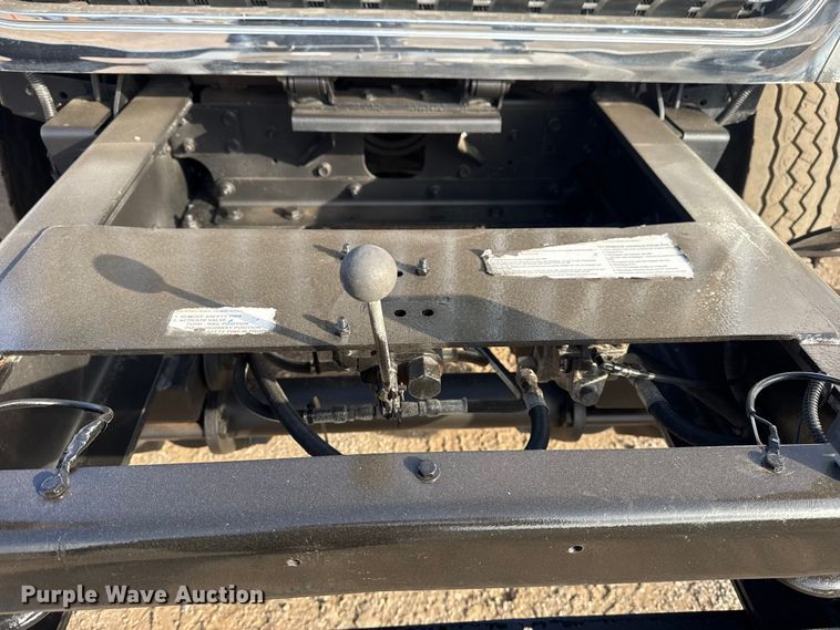 image for item EG1844 2011 International 7500 crane truck