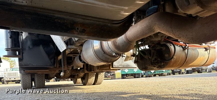 image for item EG1844 2011 International 7500 crane truck