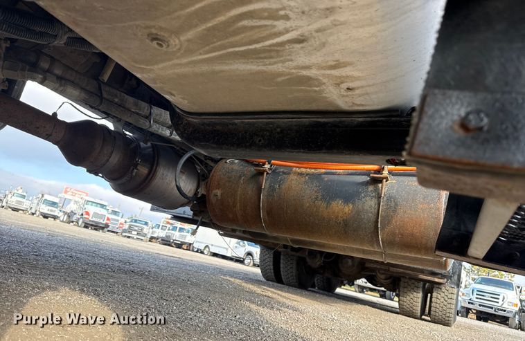 image for item EG1844 2011 International 7500 crane truck