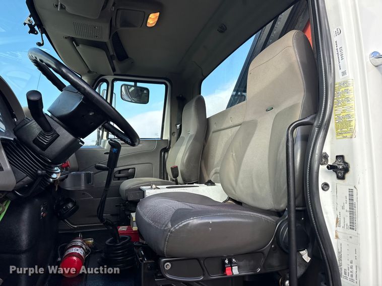 image for item EG1844 2011 International 7500 crane truck