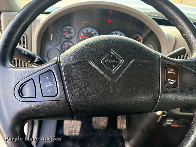 image for item EG1844 2011 International 7500 crane truck