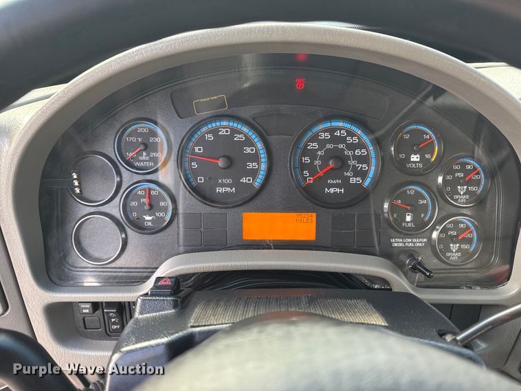 image for item EG1844 2011 International 7500 crane truck