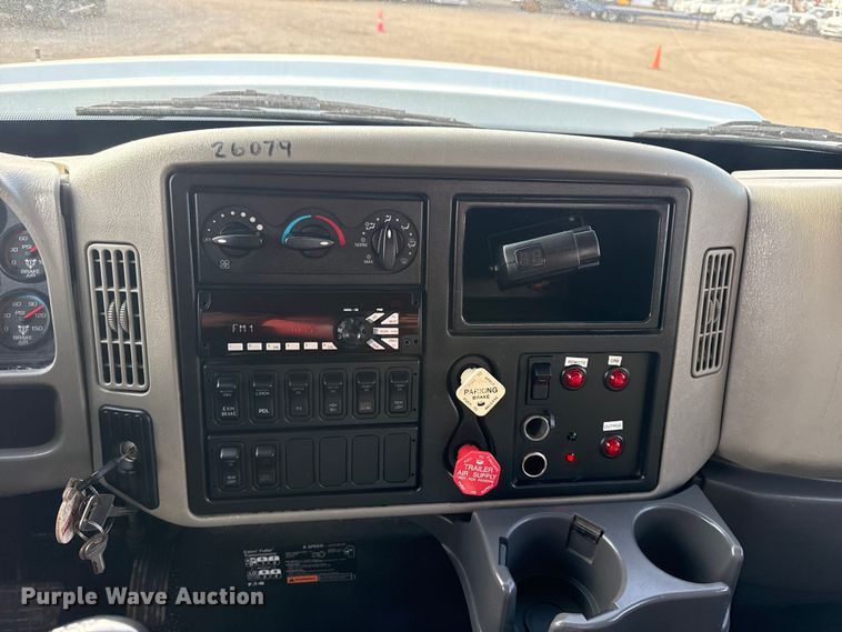 image for item EG1844 2011 International 7500 crane truck