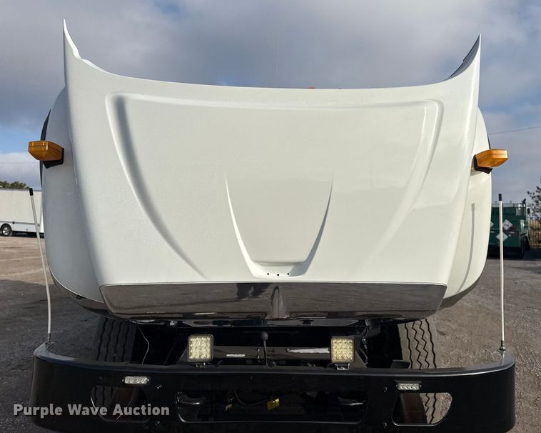 image for item EG1844 2011 International 7500 crane truck