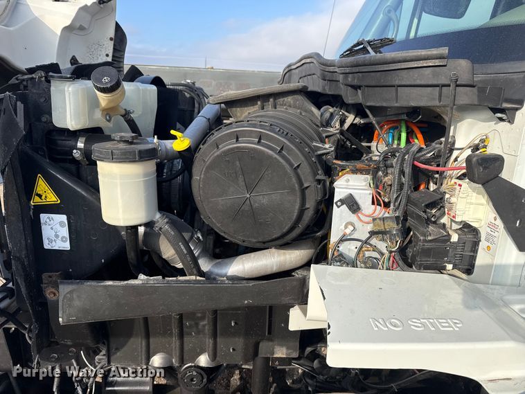 image for item EG1844 2011 International 7500 crane truck