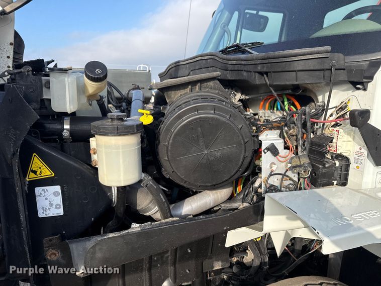 image for item EG1844 2011 International 7500 crane truck