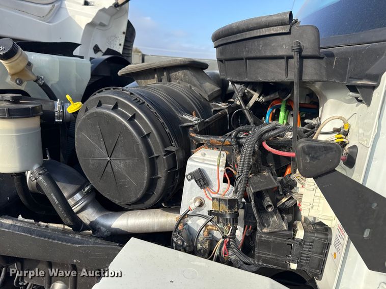 image for item EG1844 2011 International 7500 crane truck