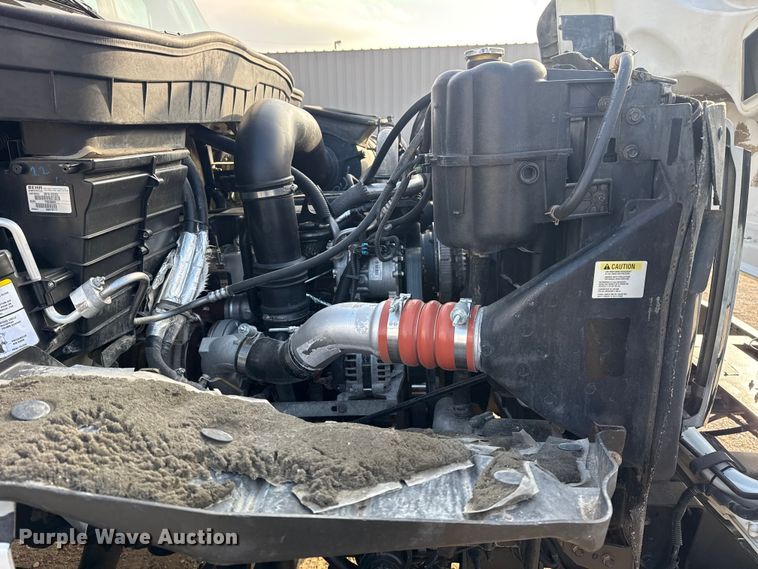 image for item EG1844 2011 International 7500 crane truck