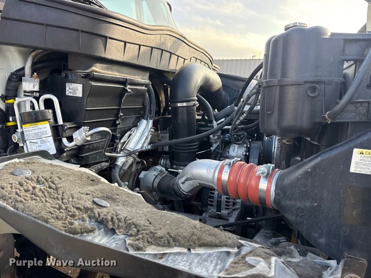 image for item EG1844 2011 International 7500 crane truck