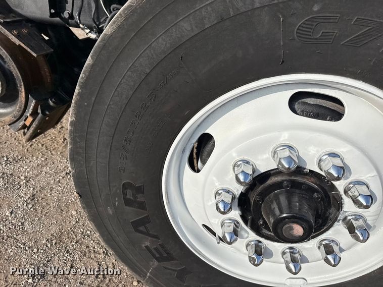 image for item EG1844 2011 International 7500 crane truck