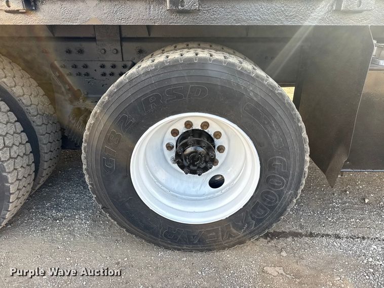 image for item EG1844 2011 International 7500 crane truck