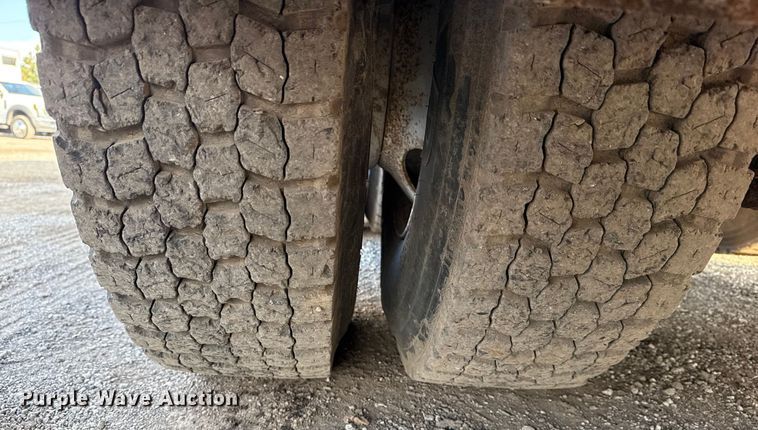 image for item EG1844 2011 International 7500 crane truck