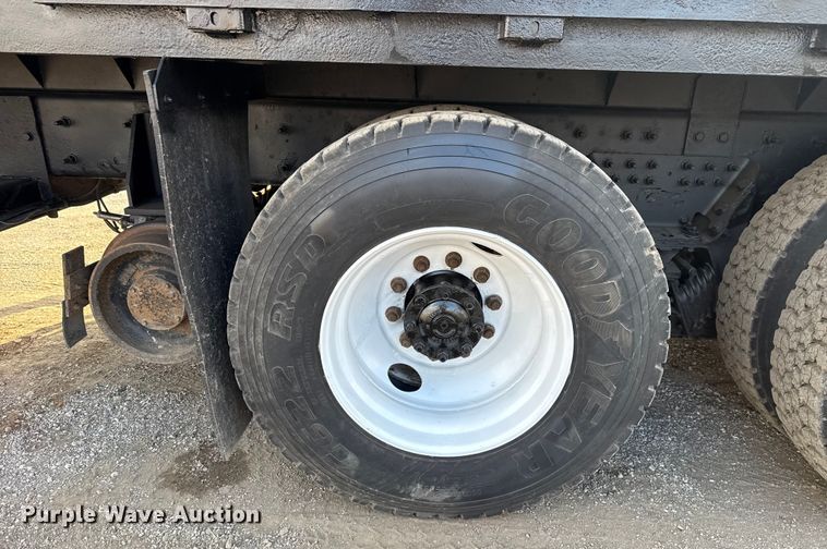 image for item EG1844 2011 International 7500 crane truck